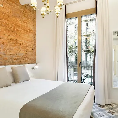 Uma Suites Sagrada Familia Barcelona Exterior photo