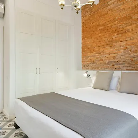 Uma Suites Sagrada Familia Barcelona Exterior photo