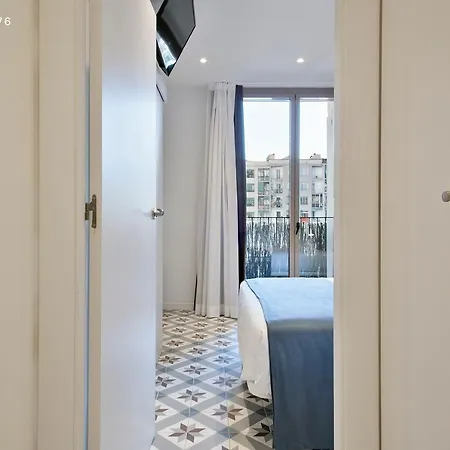 Uma Suites Sagrada Familia Barcelona Exterior photo