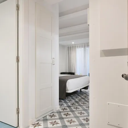 Uma Suites Sagrada Familia Barcelona Exterior photo