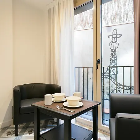Uma Suites Sagrada Familia Barcelona Exterior photo